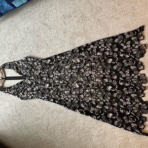 Alice + Olivia Size 0 Butterfly Crochet Lace Dress